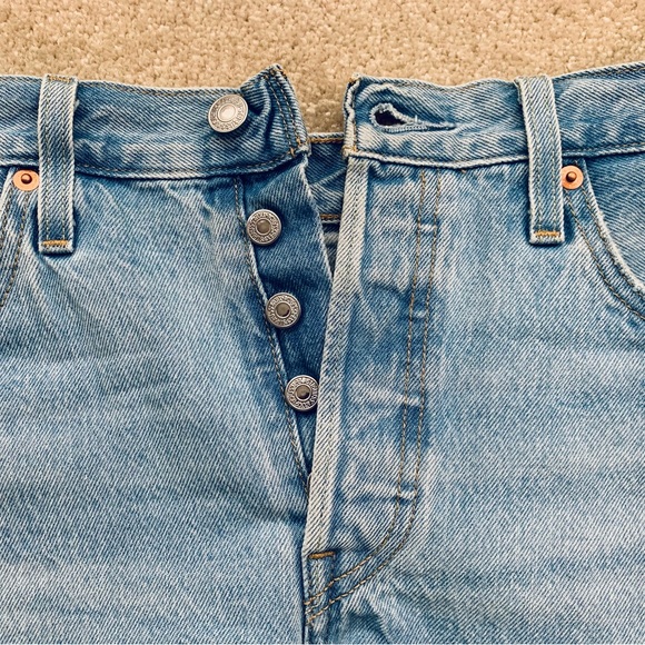 Levi’s 501 high-rise denim shorts. Size W28. - Picture 2 of 6